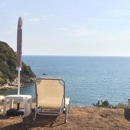 Katevi Luxury Seafront Villa イエリソス エクステリア 写真