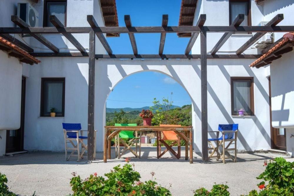 Katevi Luxury Seafront Villa イエリソス エクステリア 写真