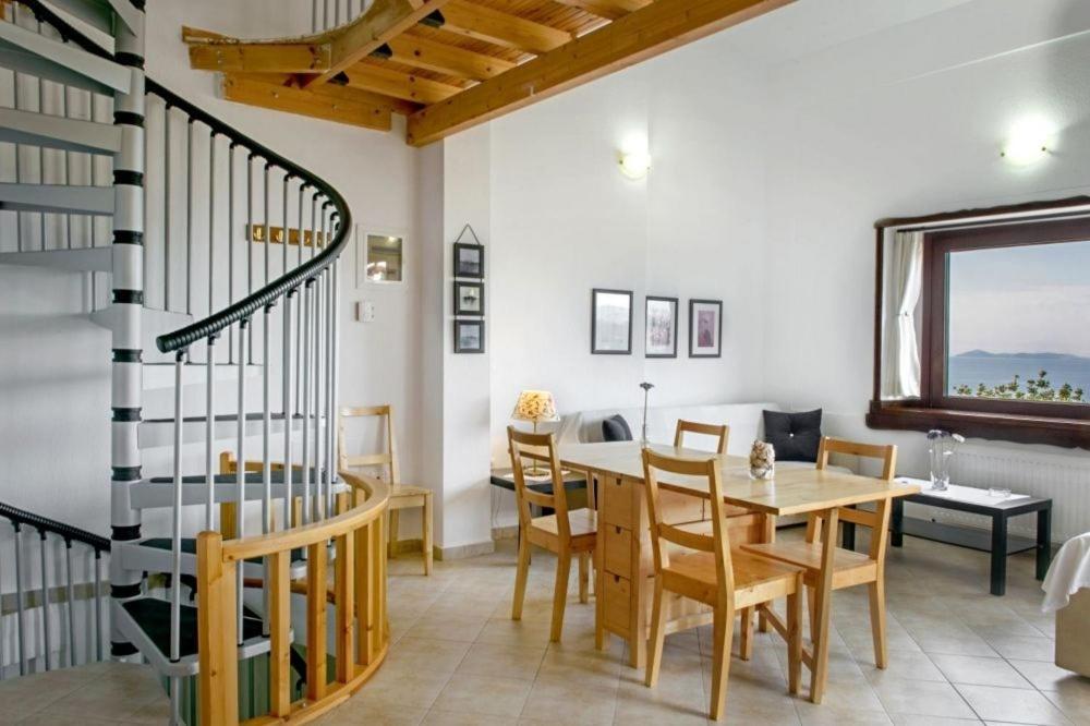 Katevi Luxury Seafront Villa イエリソス エクステリア 写真