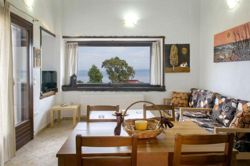 Katevi Luxury Seafront Villa イエリソス エクステリア 写真