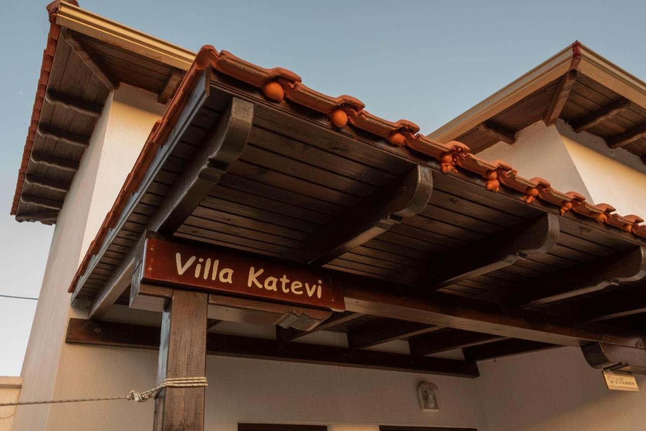 Katevi Luxury Seafront Villa イエリソス エクステリア 写真